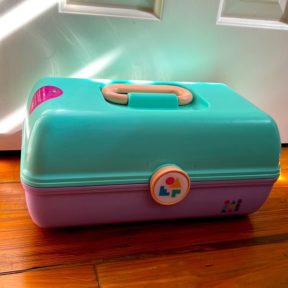 90’s make up organizer!! Mint and lilac